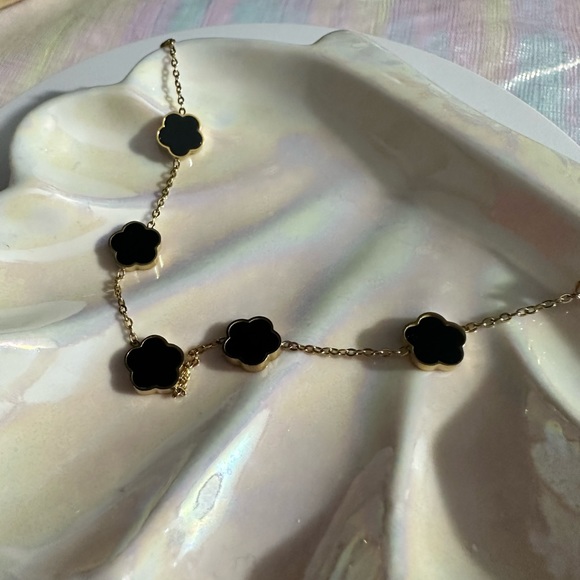 New stainless steel flower bracelet - Picture 3 of 3